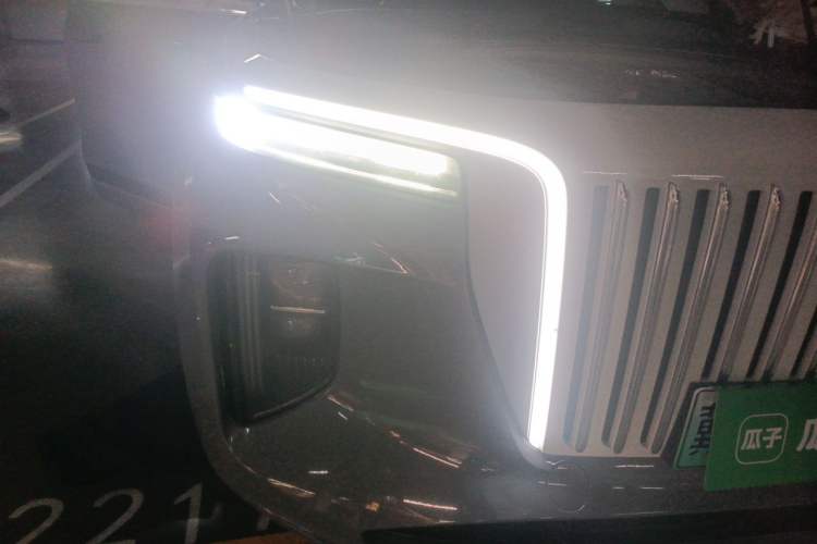Used Hongqi E-HS9 2021 510 km Range Flagway Edition Six Seats Right Front Headlight