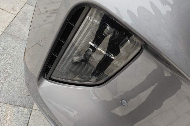 Used Hongqi E-HS9 2021 510 km Flagship Edition Four Seats Right Front Headlight