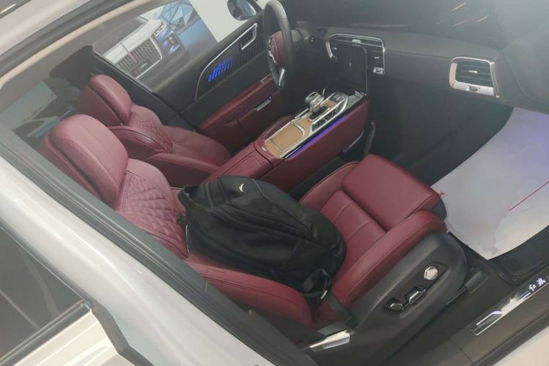 Used Hongqi E-HS9 2021 510 km Range Flagway Edition Six Seats Right Front Seat