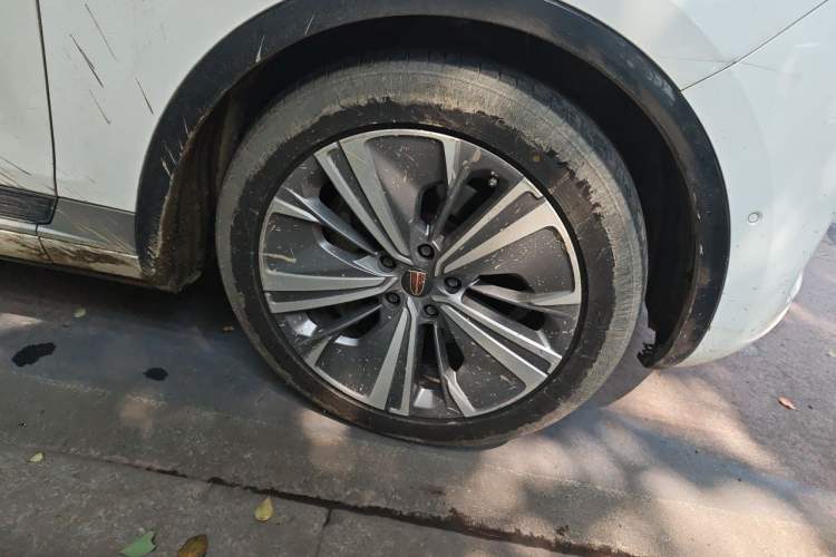 Used Hongqi E-HS9 2021 510 km Range Flagway Edition Six Seats Right Front Wheel Hub
