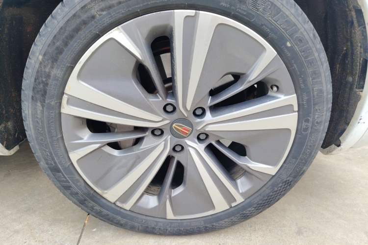 Used Hongqi E-HS9 2021 460 km Range Flagship Edition Six-Seater Right Front Wheel Hub