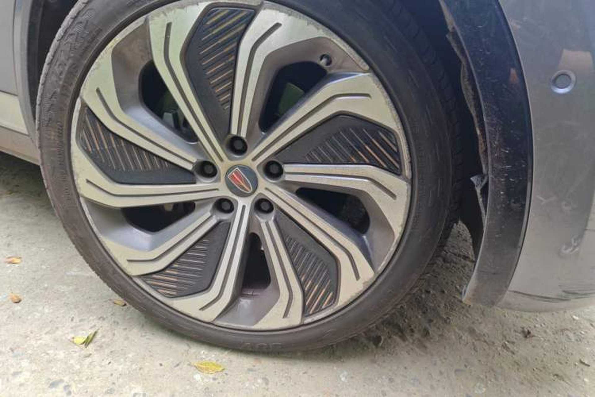 Used Hongqi E-HS9 2021 510 km Flagship Edition Four Seats Right Front Wheel Hub