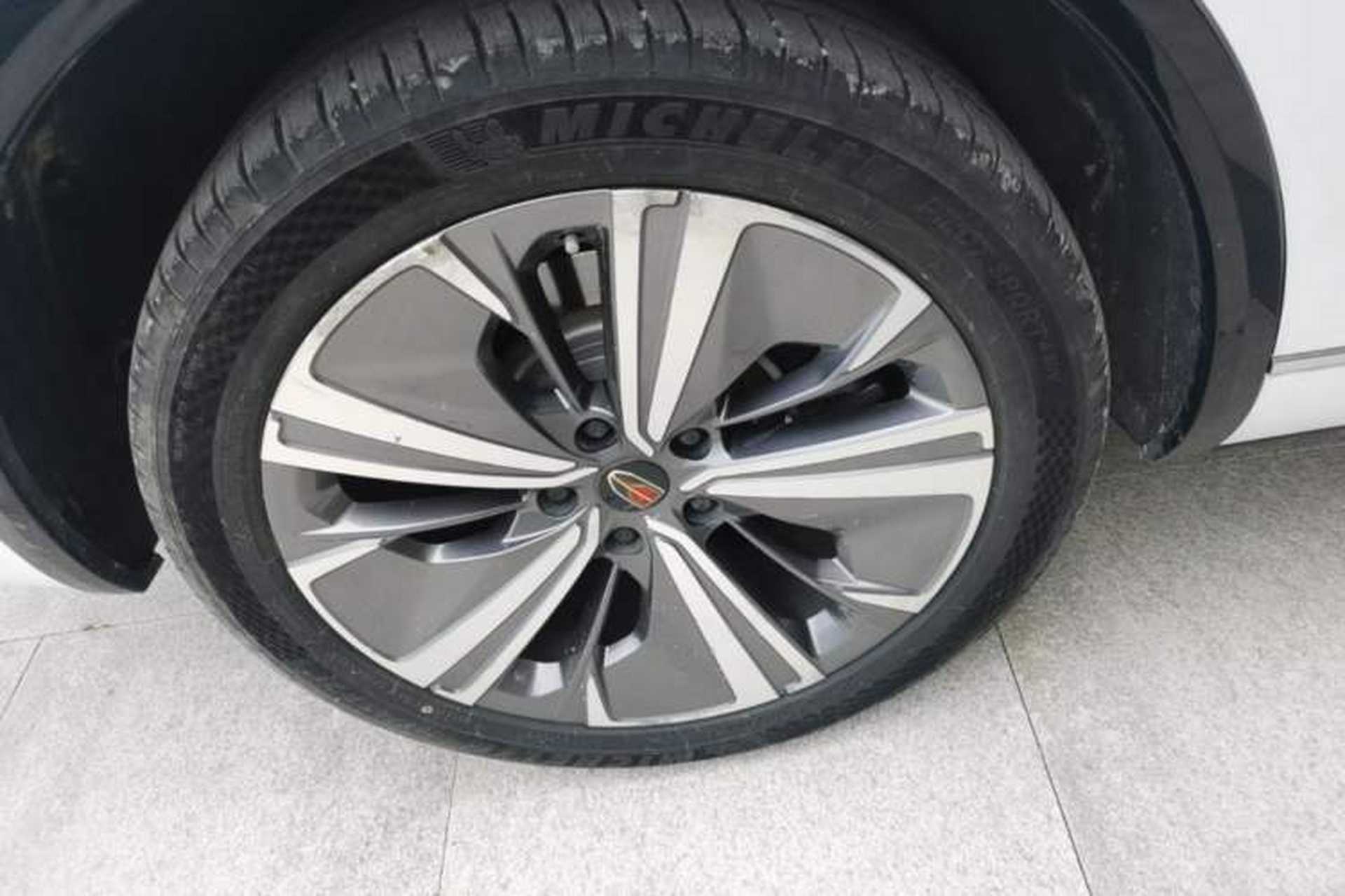 Used Hongqi E-HS9 2021 460 km Range Flagship Edition 7-Seater Right Rear Wheel Hub