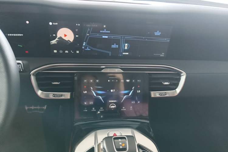 Used Hongqi E-HS9 2022 690 km Range Flagship Edition Six Seats Audio And AC Panel