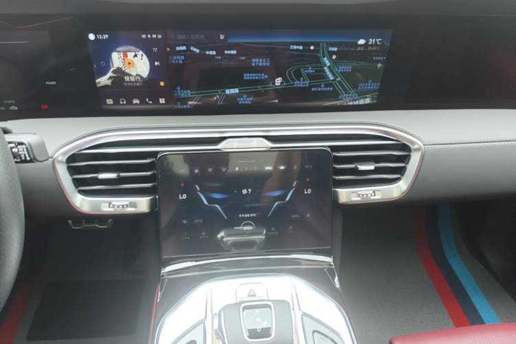 Used Hongqi E-HS9 2022 660 km Range Flagway Edition Six Seats Audio And AC Panel