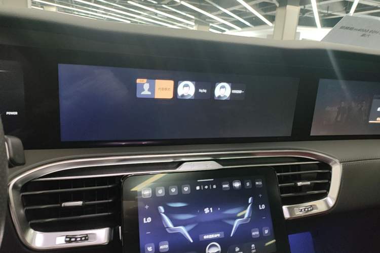 Used Hongqi E-HS9 2022 660 km Range Flagway Edition Six Seats Audio And AC Panel
