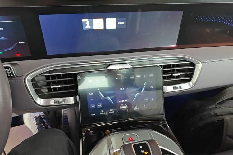 Used Hongqi E-HS9 2022 690 km Range Flagship Edition Six Seats Audio And AC Panel