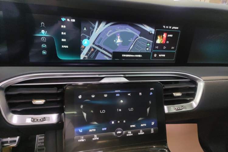 Used Hongqi E-HS9 2022 660 km Range Flagway Edition Six Seats Audio And AC Panel