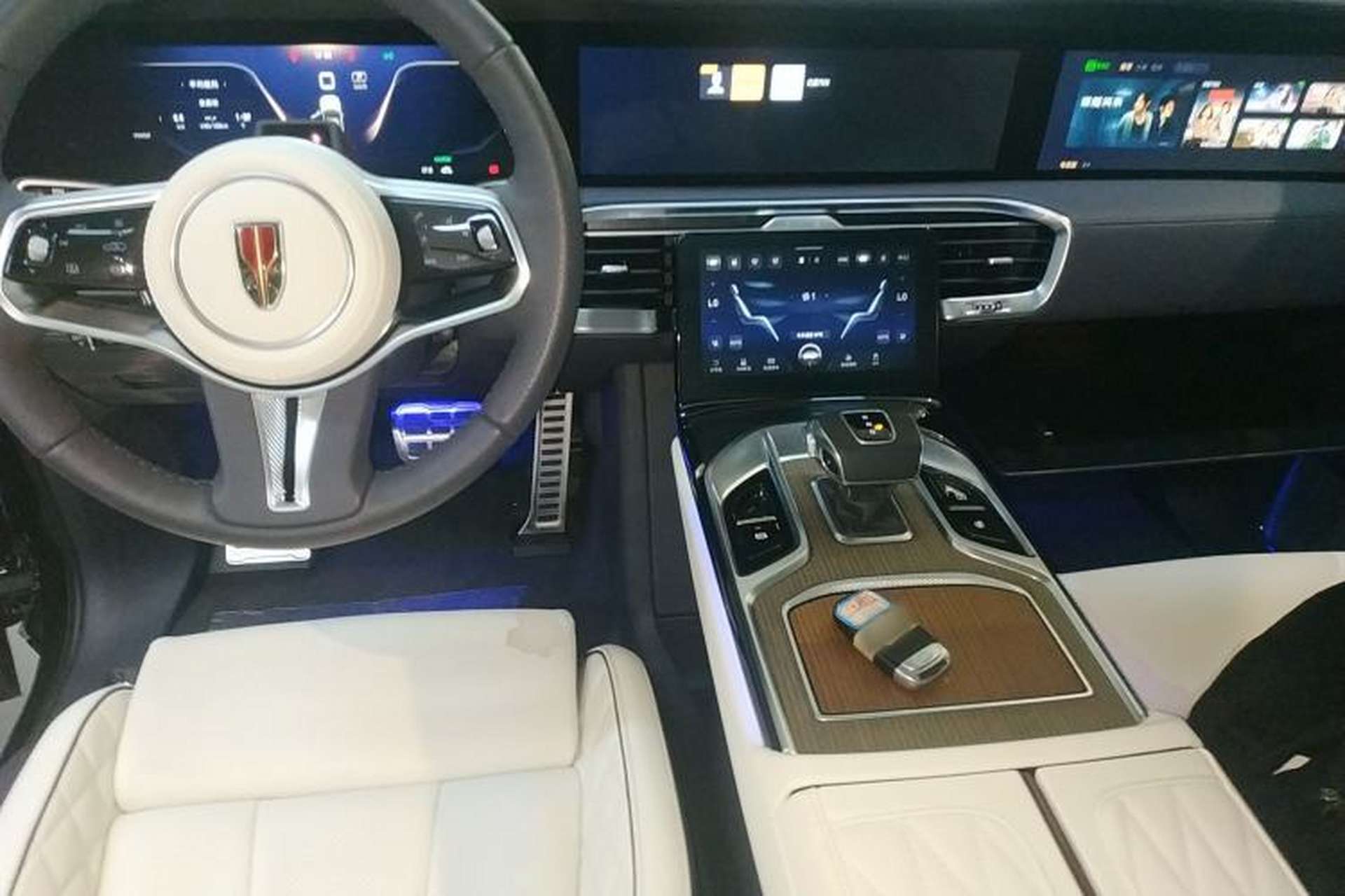 Used Hongqi E-HS9 2022 660 km Range Flagship Edition Four Seats Center Console