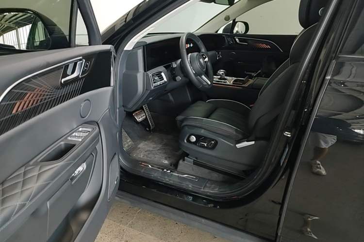 Used Hongqi E-HS9 2022 690 km Range Flagship Edition Six Seats Driver Seat