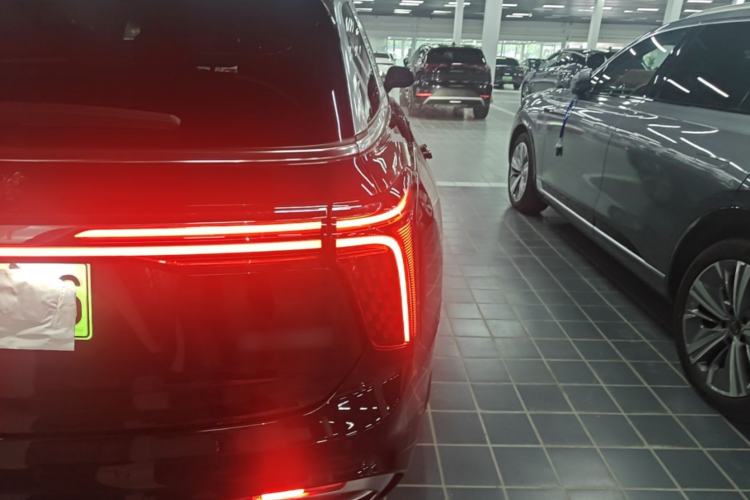 Used Hongqi E-HS9 2022 660 km Range Flagway Edition Six Seats Exterior 3
