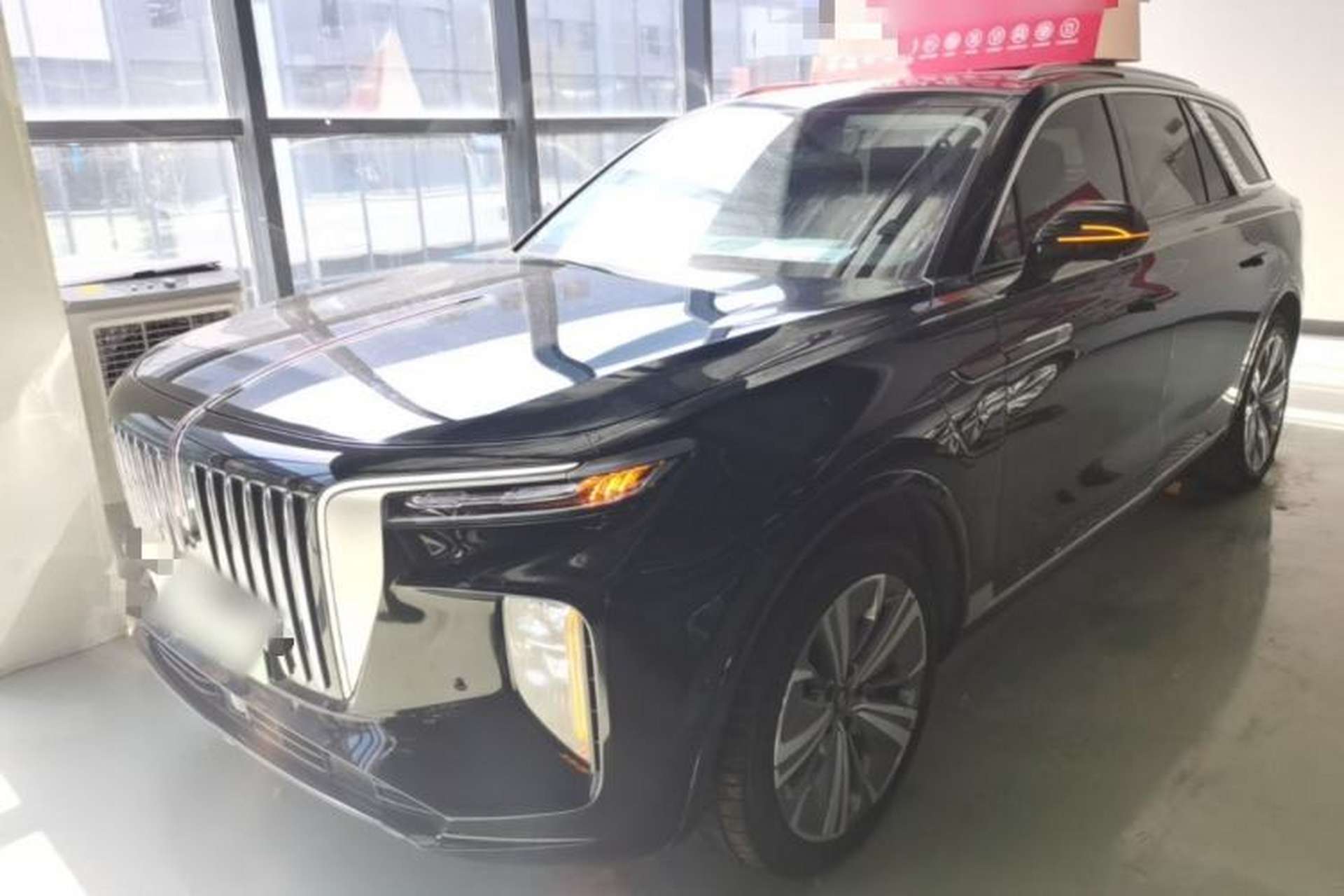 Used Hongqi E-HS9 2022 690 km Range Flagship Edition Six Seats Front Left 45 Deg