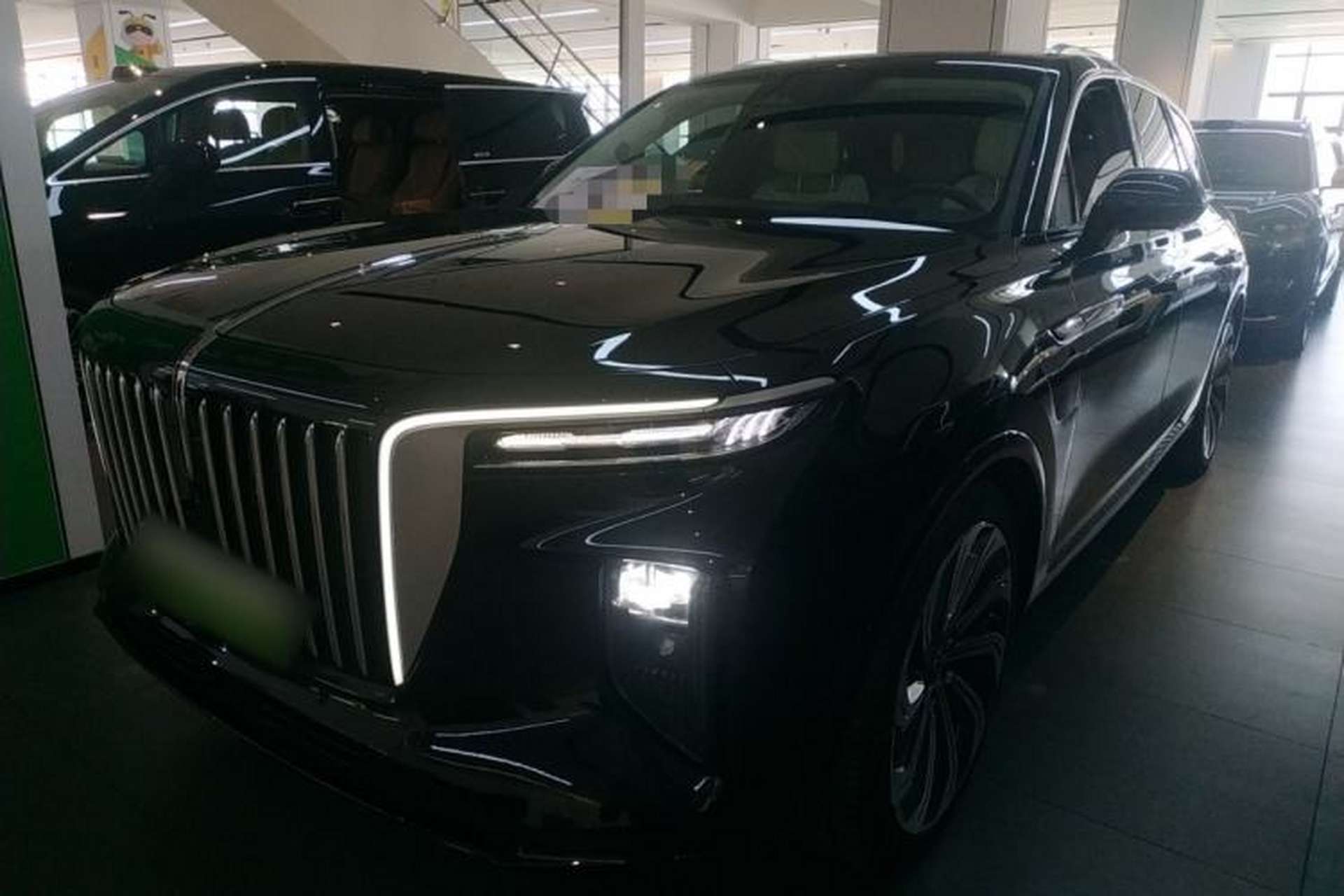 Used Hongqi E-HS9 2022 660 km Range Flagship Edition Four Seats Front Left 45 Deg