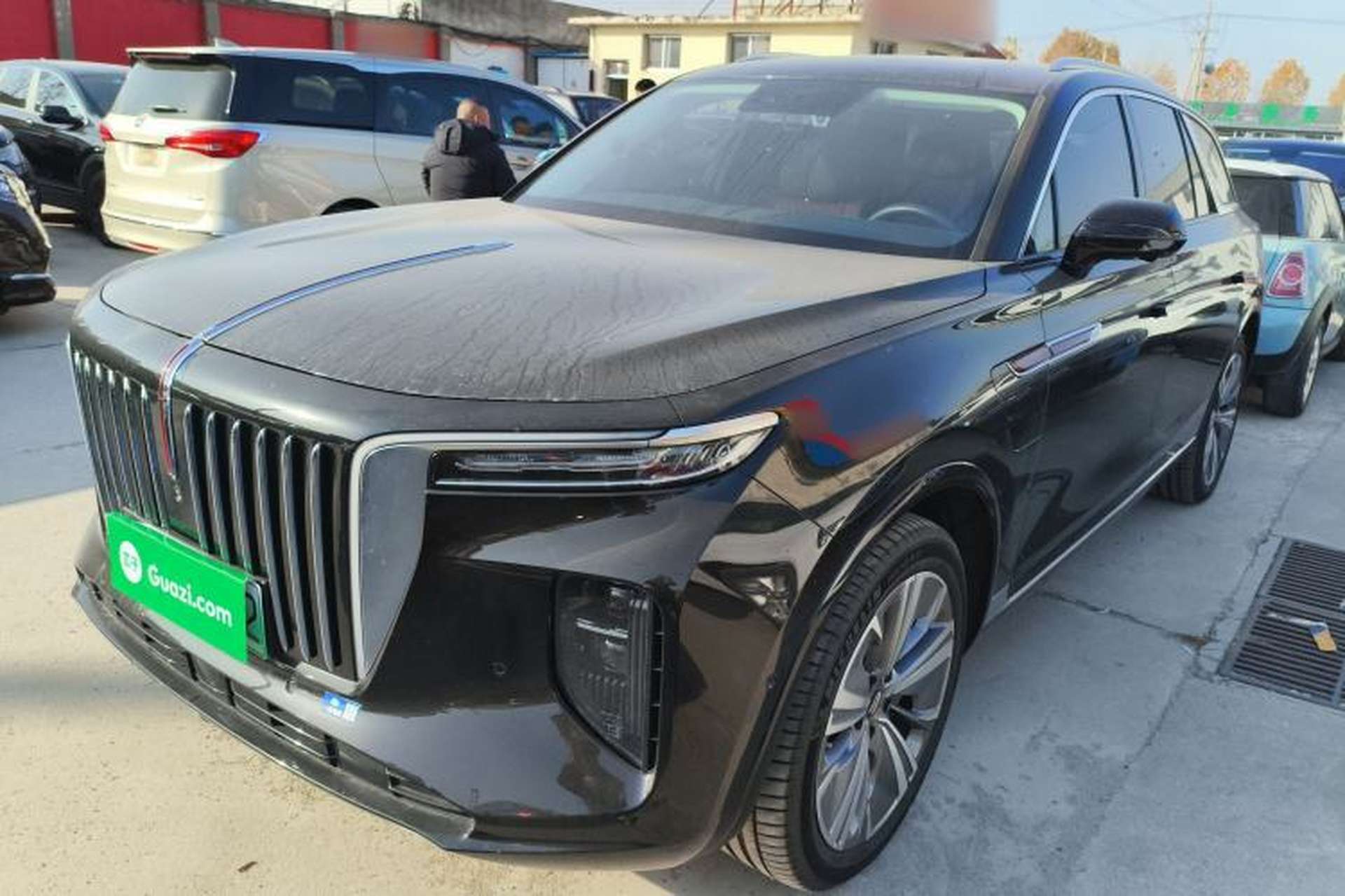 Used Hongqi E-HS9 2022 690 km Range Flagship Edition Six Seats Front Left 45 Deg