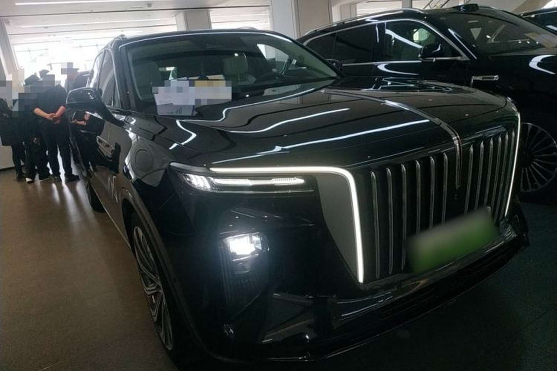 Used Hongqi E-HS9 2022 660 km Range Flagship Edition Four Seats Front Right 45 Deg