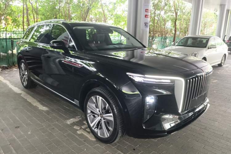 Used Hongqi E-HS9 2022 660 km Range Flagway Edition Six Seats Front Right 45 Deg
