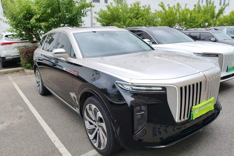 Used Hongqi E-HS9 2022 660 km Range Flagship Edition Four Seats Front Right 45 Deg
