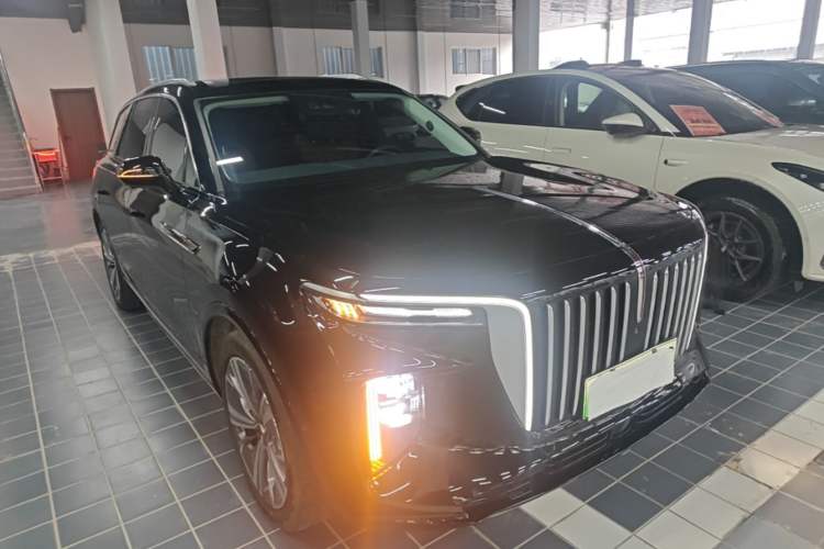 Used Hongqi E-HS9 2022 660 km Range Flagway Edition Six Seats Front Right 45 Deg