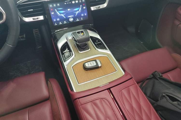 Used Hongqi E-HS9 2022 690 km Range Flagship Edition Six Seats Gear Lever