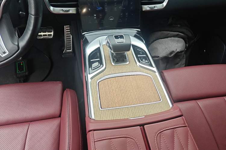 Used Hongqi E-HS9 2022 660 km Range Flagway Edition Six Seats Gear Lever