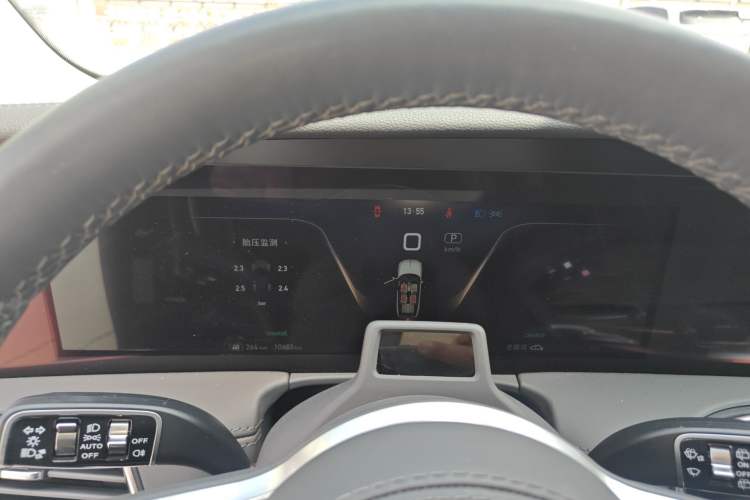 Used Hongqi E-HS9 2022 660 km Range Flagway Edition Six Seats Instrument Cluster