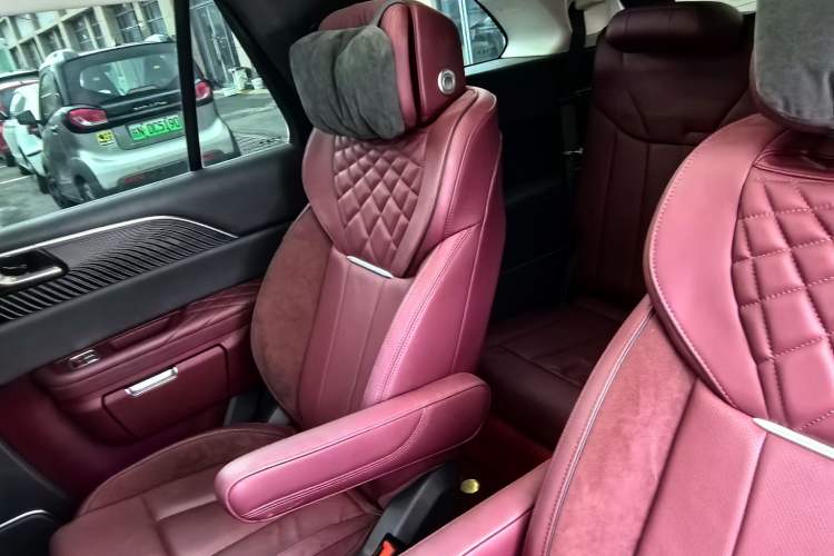 Used Hongqi E-HS9 2022 690 km Range Flagship Edition Six Seats Interior 10
