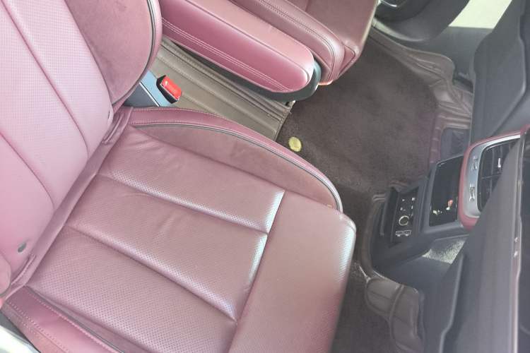 Used Hongqi E-HS9 2022 690 km Range Flagship Edition Six Seats Interior 10