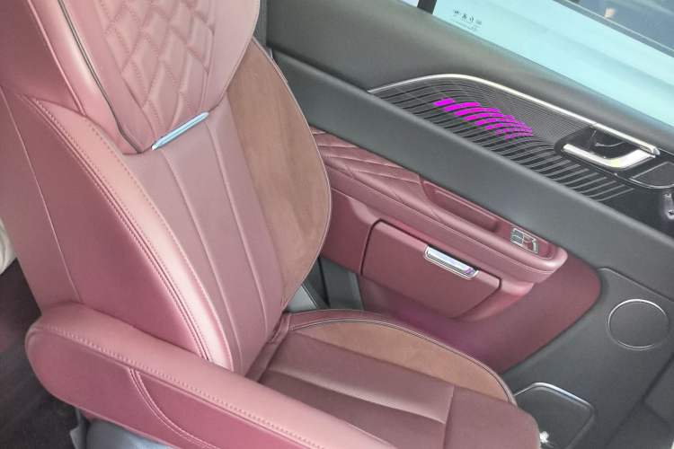 Used Hongqi E-HS9 2022 690 km Range Flagship Edition Six Seats Interior 11