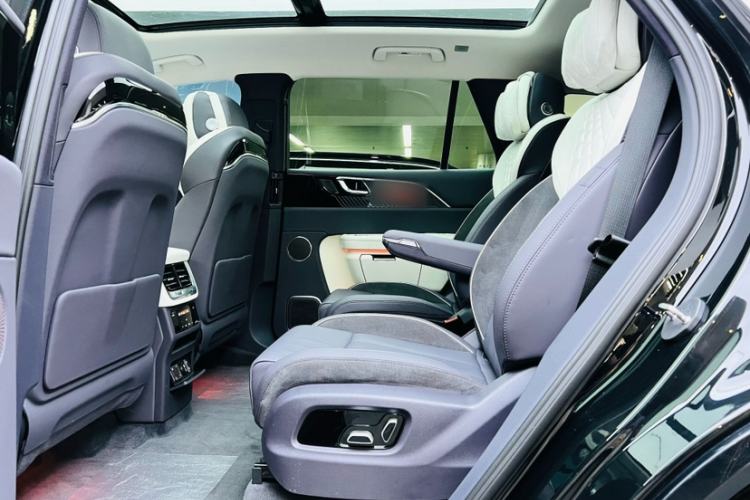 Used Hongqi E-HS9 2022 690 km Range Flagship Edition Six Seats Interior 6