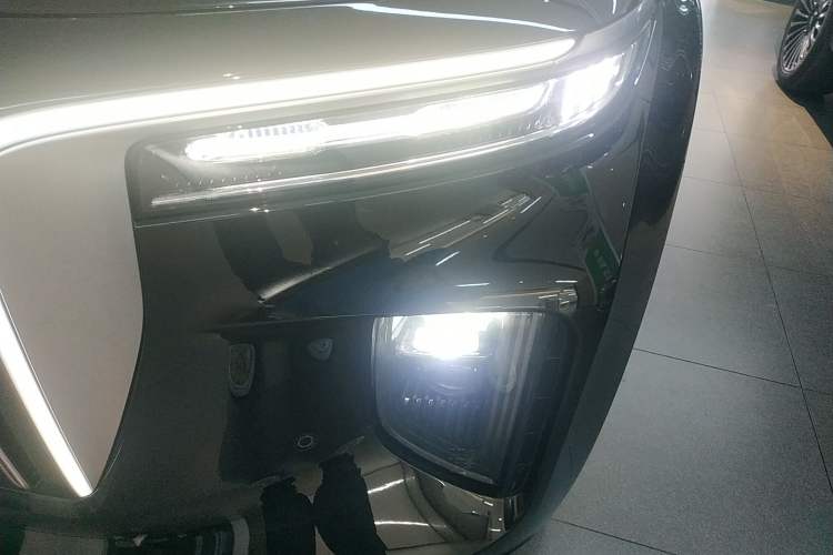 Used Hongqi E-HS9 2022 660 km Range Flagship Edition Four Seats Left Front Headlight