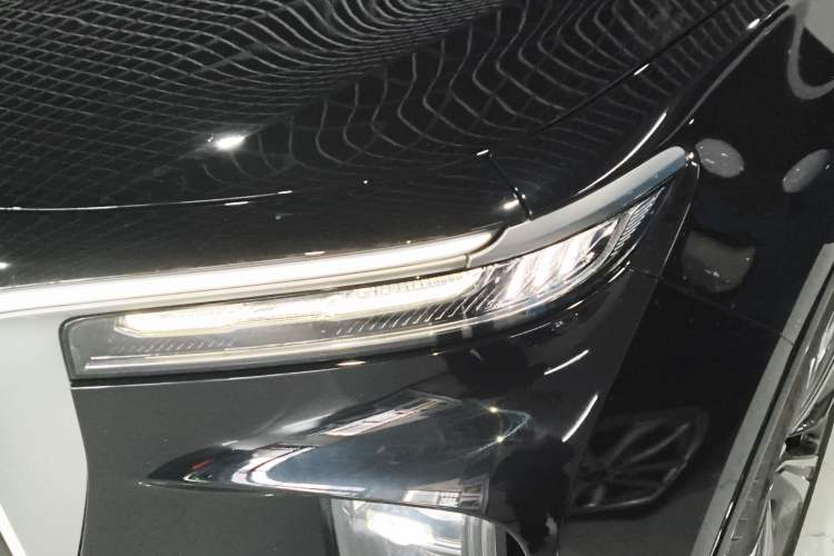 Used Hongqi E-HS9 2022 660 km Range Flagway Edition Six Seats Left Front Headlight