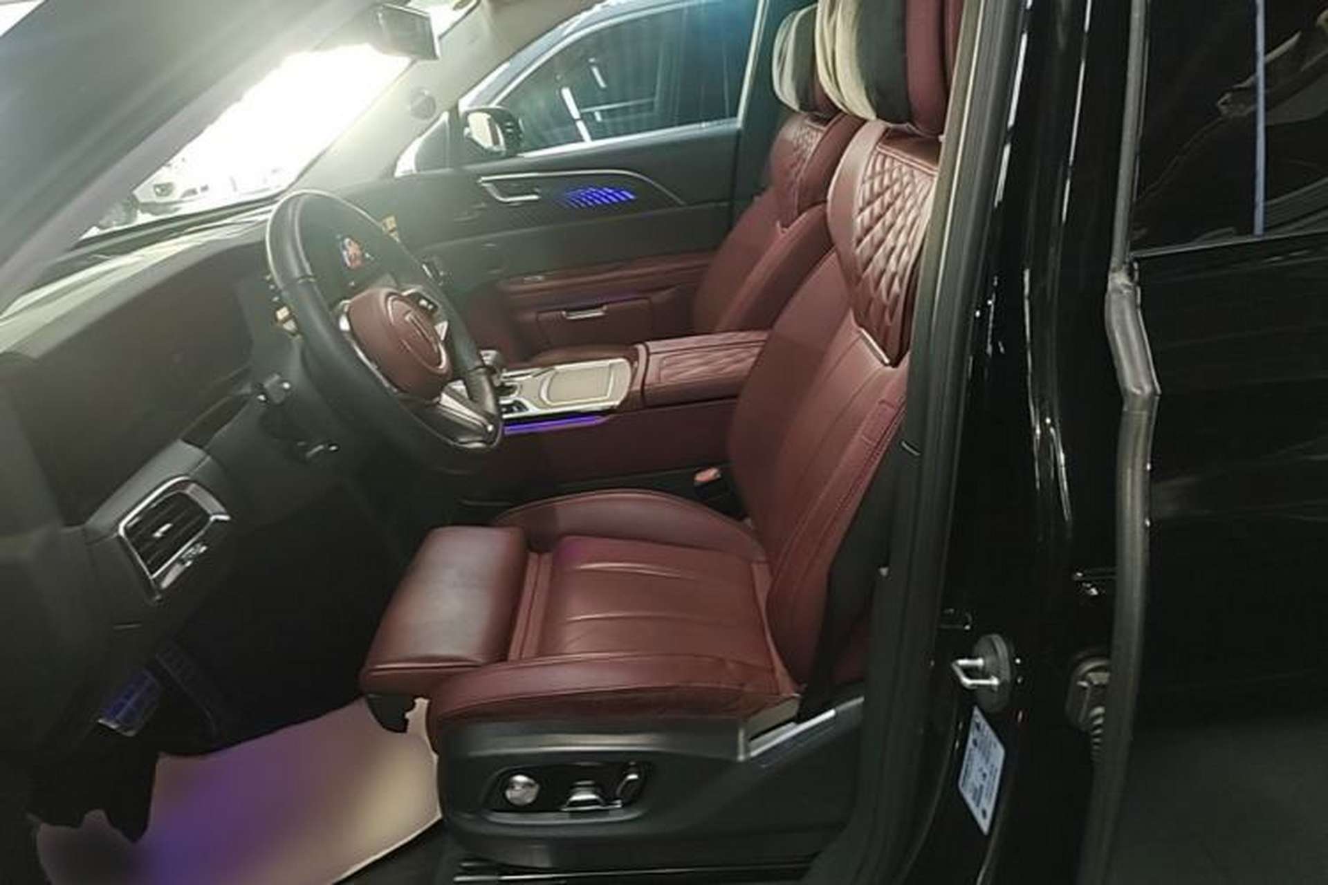 Used Hongqi E-HS9 2022 660 km Range Flagway Edition Six Seats Left Front Seat