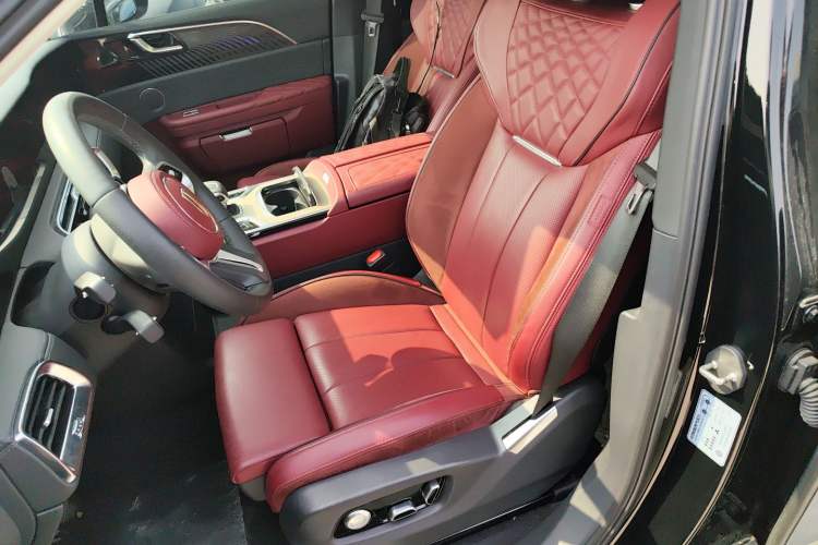 Used Hongqi E-HS9 2022 690 km Range Flagship Edition Six Seats Left Front Seat