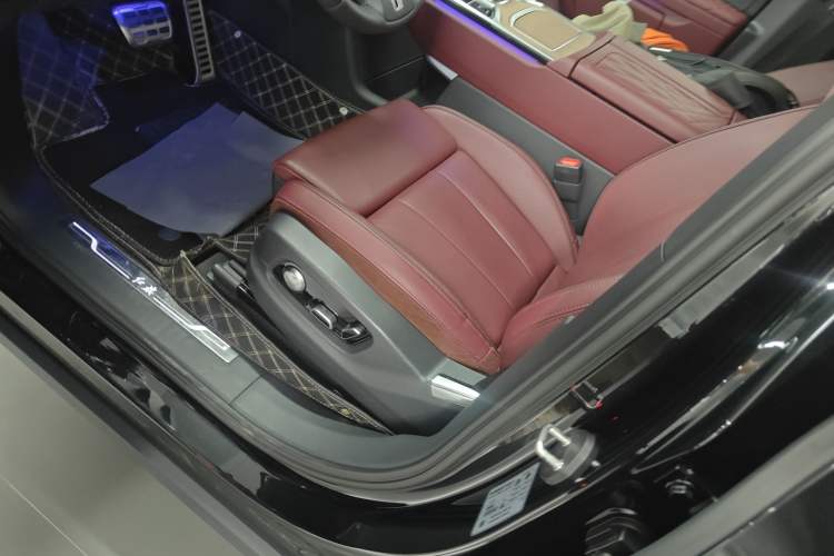 Used Hongqi E-HS9 2022 660 km Range Flagway Edition Six Seats Left Front Seat