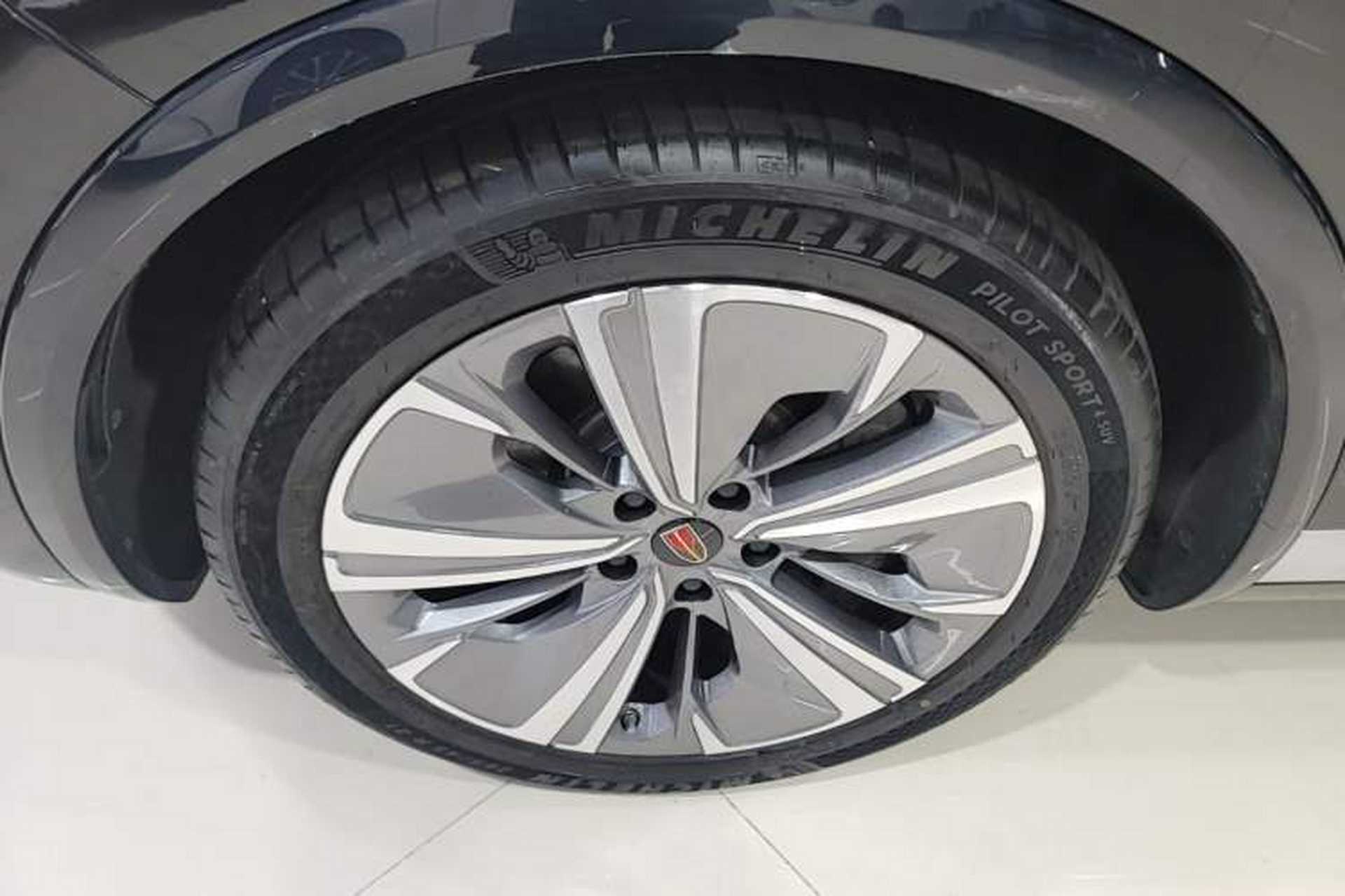 Used Hongqi E-HS9 2022 660 km Range Flagway Edition Six Seats Left Front Wheel Hub