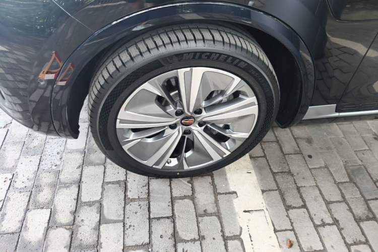 Used Hongqi E-HS9 2022 690 km Range Flagship Edition Six Seats Left Front Wheel Hub