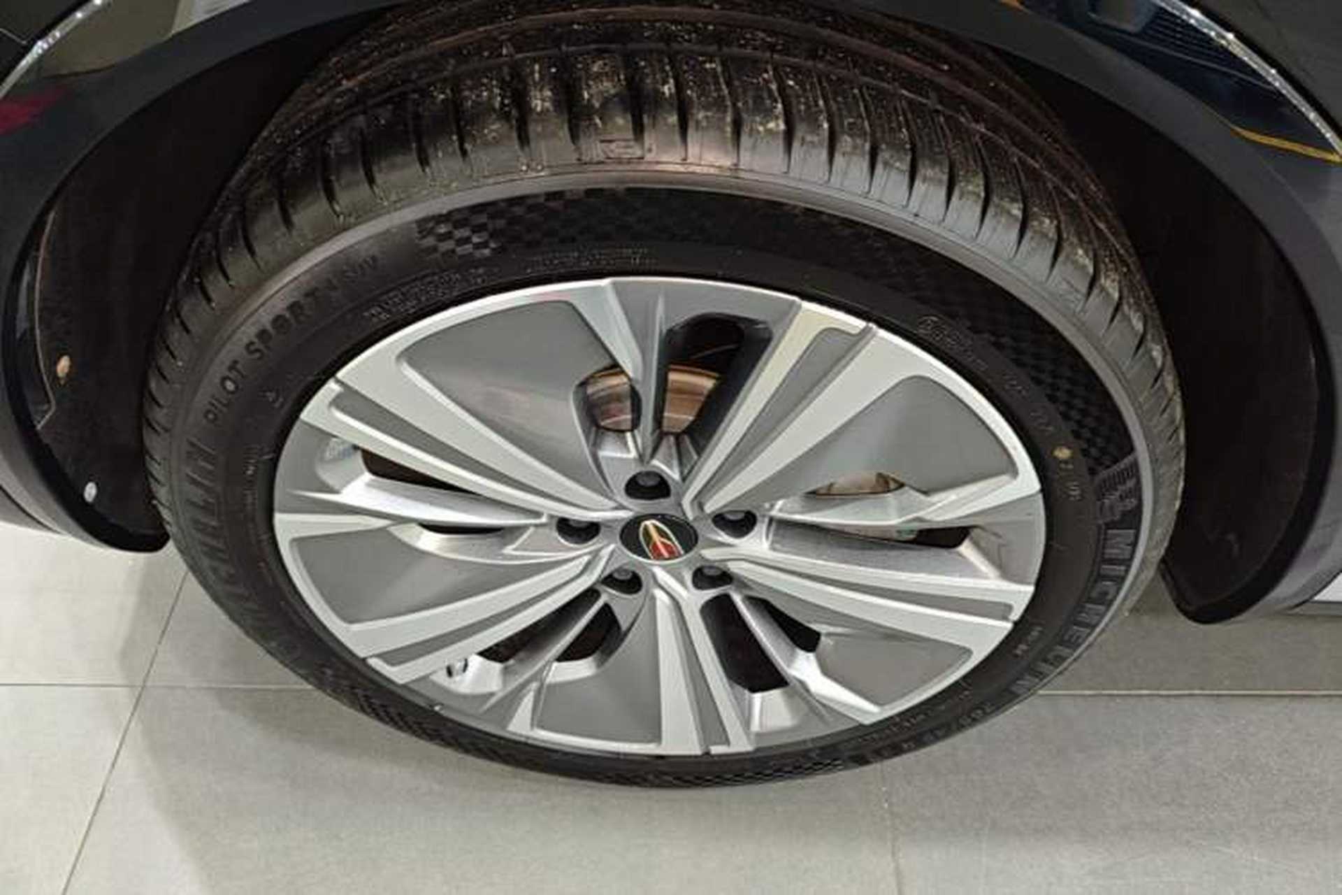 Used Hongqi E-HS9 2022 690 km Range Flagship Edition Six Seats Left Front Wheel Hub