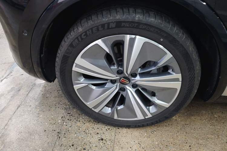 Used Hongqi E-HS9 2022 690 km Range Flagship Edition Six Seats Left Front Wheel Hub