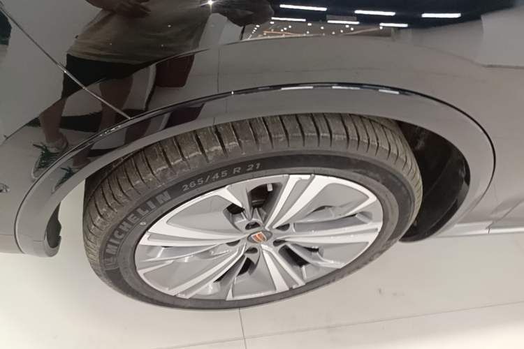 Used Hongqi E-HS9 2022 690 km Range Flagship Edition Six Seats Left Front Wheel Hub