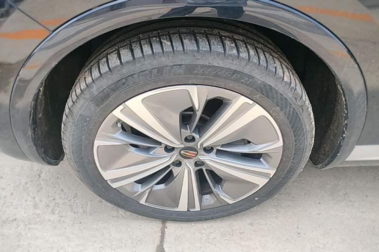 Used Hongqi E-HS9 2022 660 km Range Flagway Edition Six Seats Left Front Wheel Hub