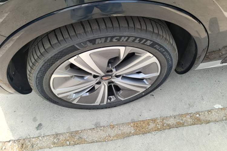 Used Hongqi E-HS9 2022 660 km Range Flagway Edition Six Seats Left Front Wheel Hub