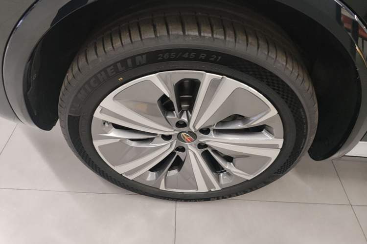 Used Hongqi E-HS9 2022 660 km Range Flagway Edition Six Seats Left Front Wheel Hub