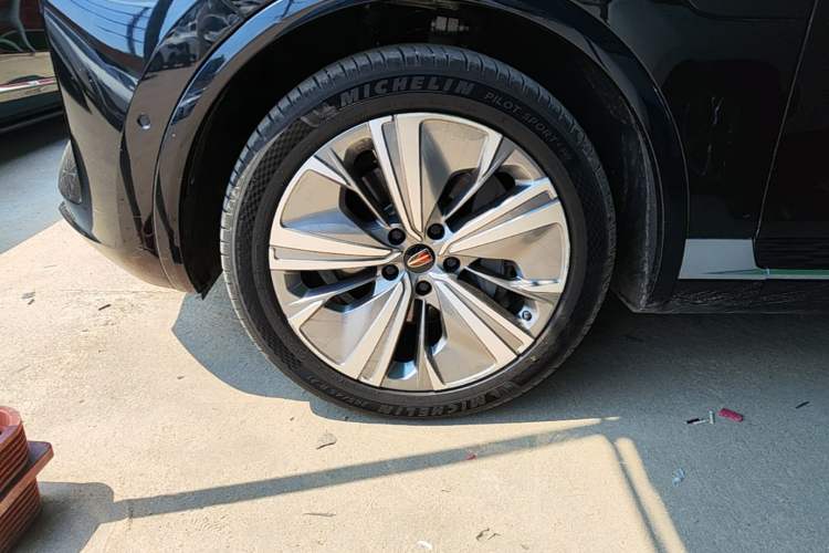 Used Hongqi E-HS9 2022 690 km Range Flagship Edition Six Seats Left Front Wheel Hub