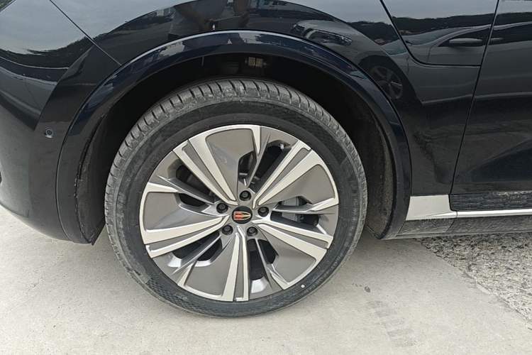 Used Hongqi E-HS9 2022 660 km Range Flagway Edition Six Seats Left Front Wheel Hub