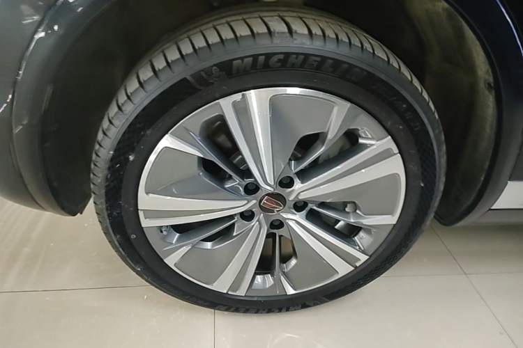 Used Hongqi E-HS9 2022 660 km Range Flagway Edition Six Seats Left Front Wheel Hub