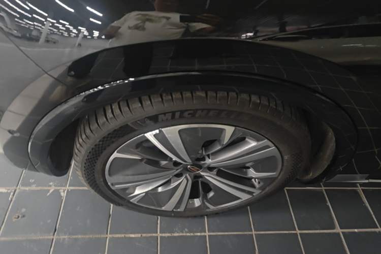 Used Hongqi E-HS9 2022 660 km Range Flagway Edition Six Seats Left Front Wheel Hub