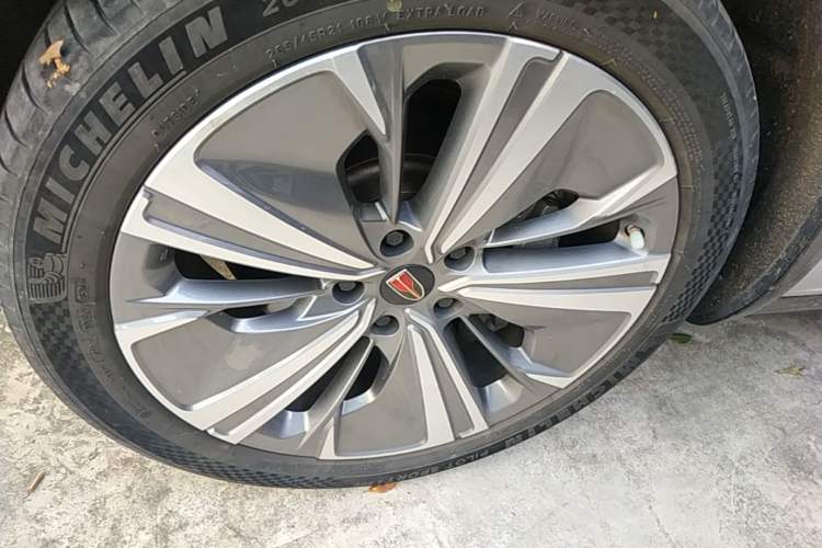 Used Hongqi E-HS9 2022 690 km Range Flagship Edition Six Seats Left Front Wheel Hub