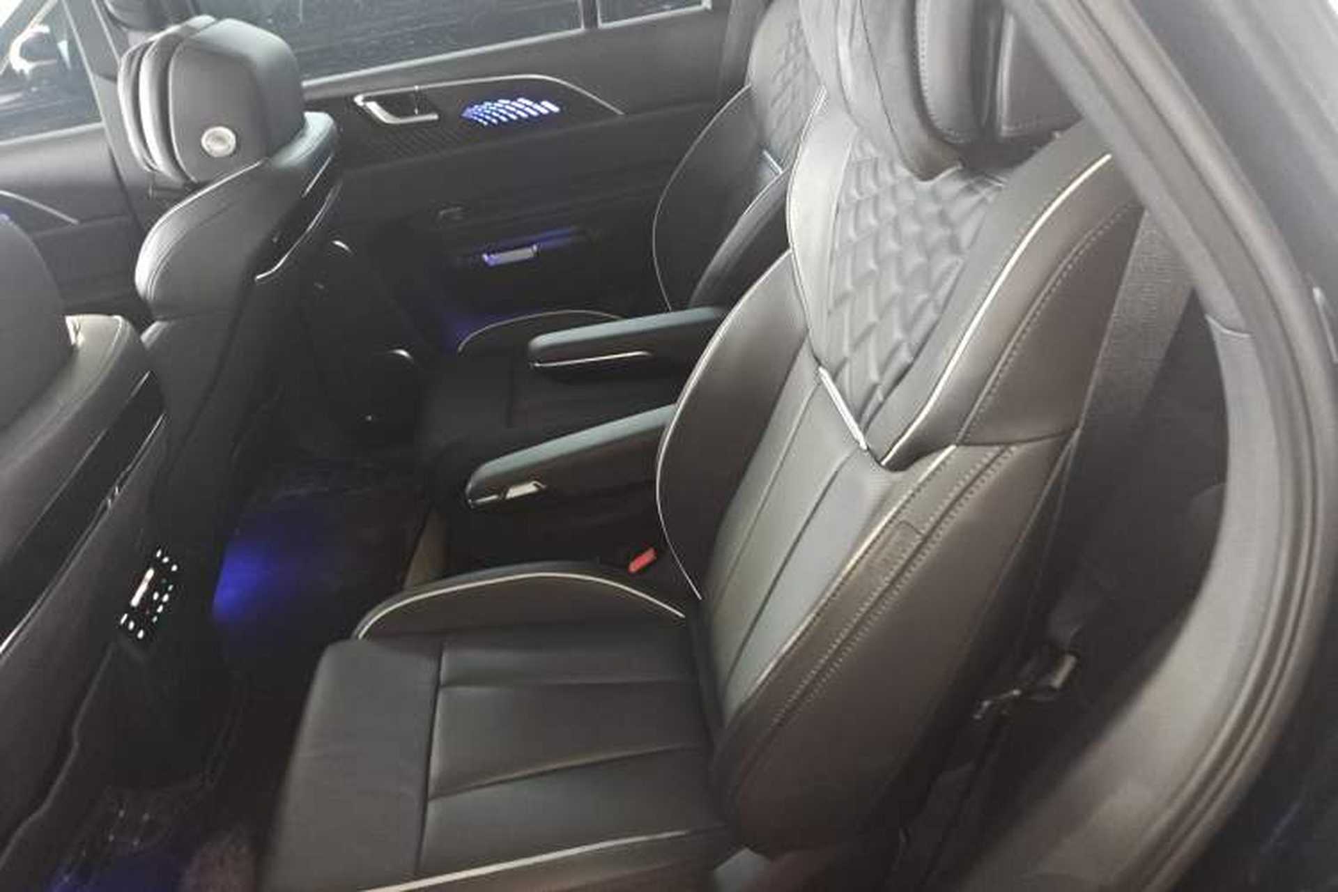 Used Hongqi E-HS9 2022 660 km Range Flagway Edition Six Seats Left Rear Seat