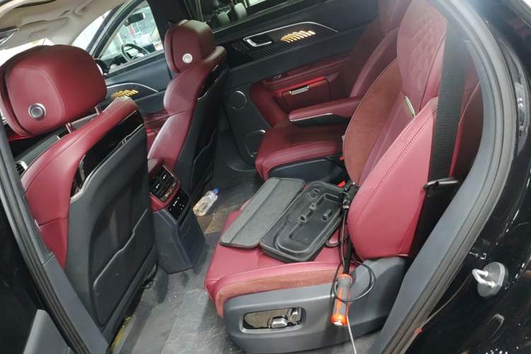 Used Hongqi E-HS9 2022 690 km Range Flagship Edition Six Seats Left Rear Seat