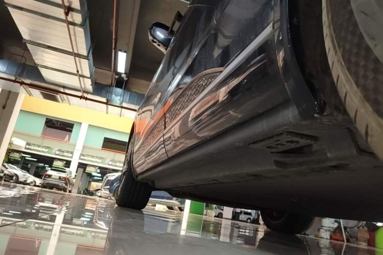Used Hongqi E-HS9 2022 690 km Range Flagship Edition Six Seats Left Side Sill